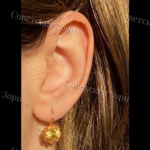 Очаровательные золотые серьги «Кувшинки» с цитринами, словно солнечные цветы на ушах.