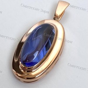 Крупный золотой кулон с корундом Сапфира, небесного цвета , редкой огранки «кабошон». Магнетической красоты камень, невозможно отвести взгляд